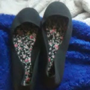 Black cute flats